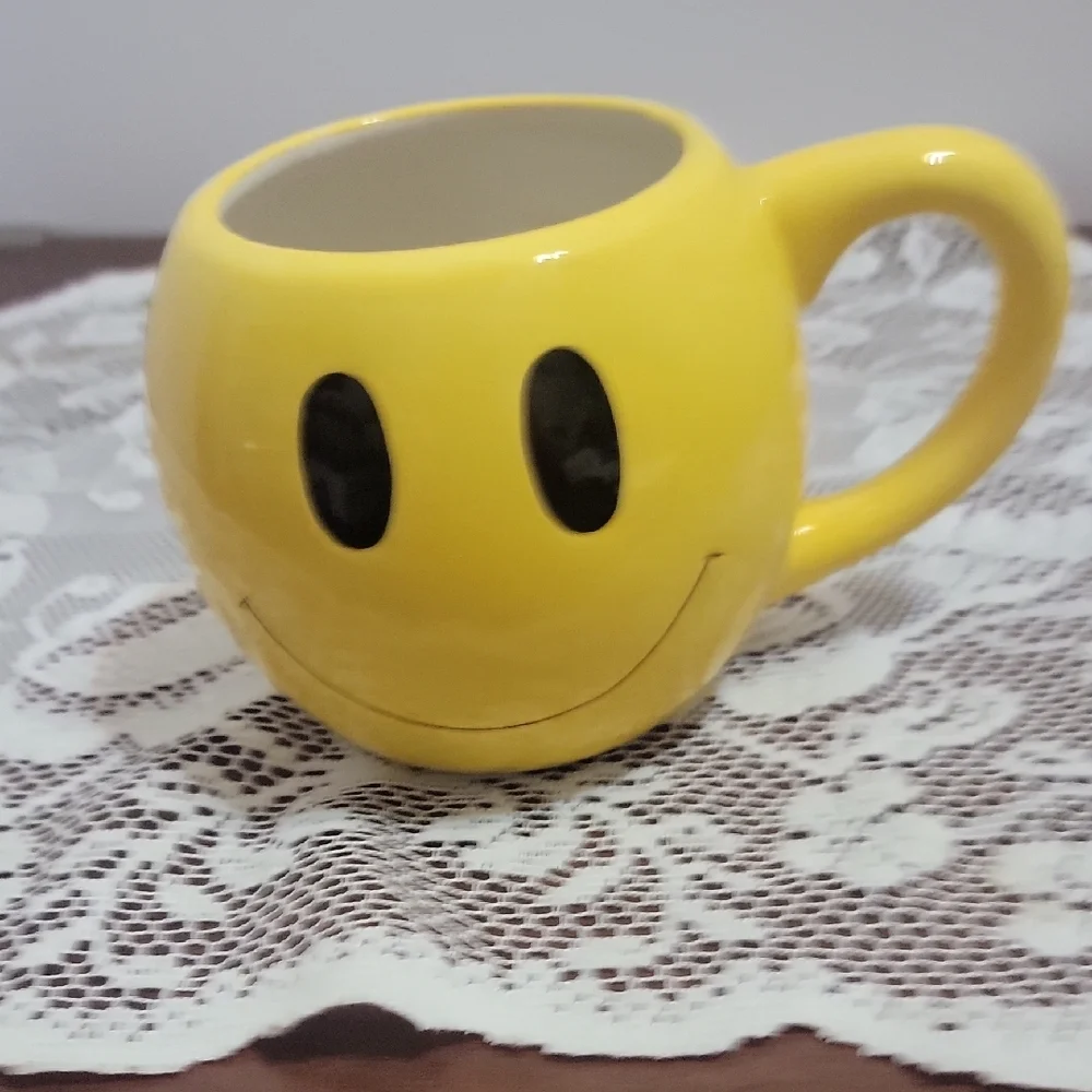 Pier 1 Imports Yellow Smiley Face Mug